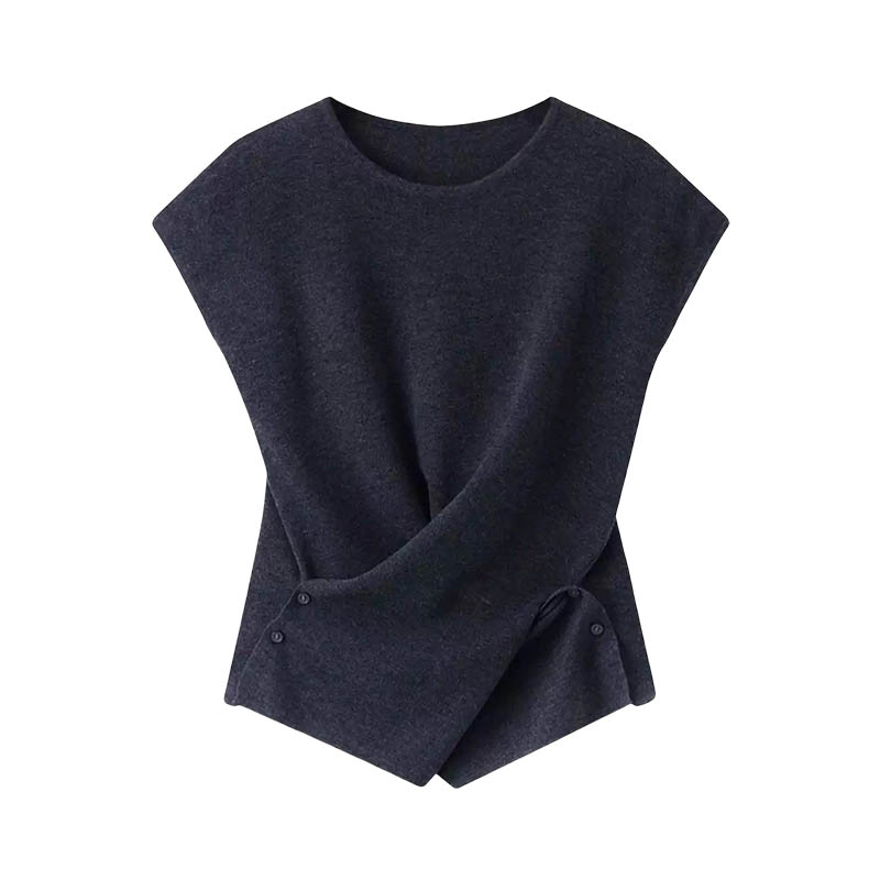 How can the neckline design of a women's irregular round neck short-sleeved sweater enhance the beauty of the neckline?