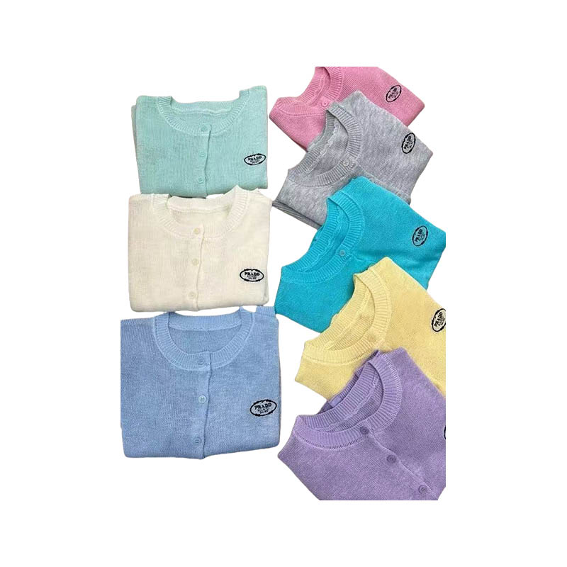 What weave is used on the cuffs and hem of a lightweight knitted long-sleeved cardigan to prevent curling?